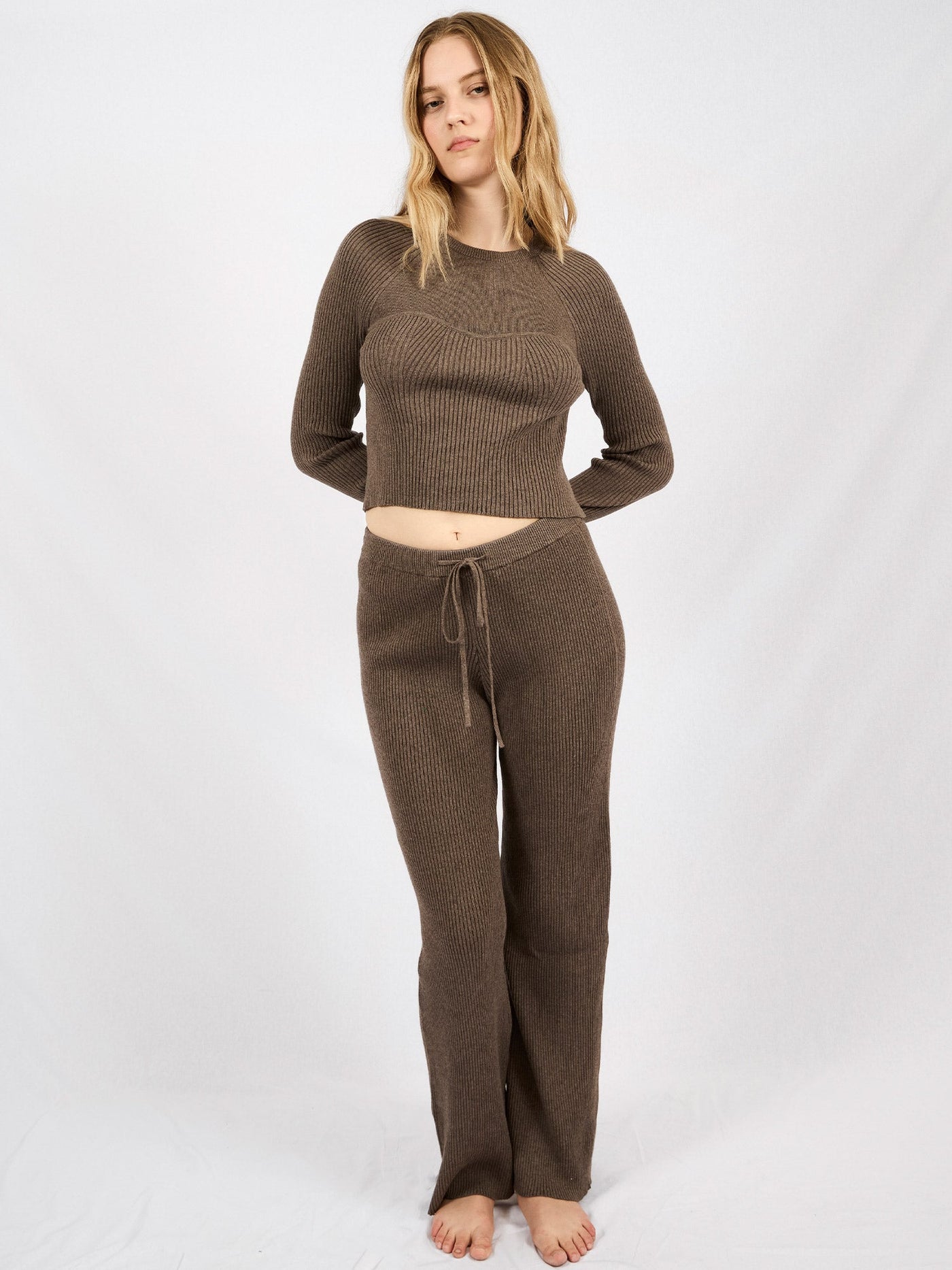 FÖRBESTÄLL JULIE TRÖJA TAUPE